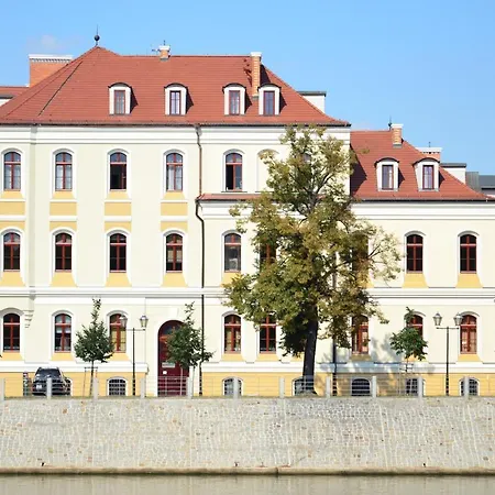 Panzió Wenderedu Business Center