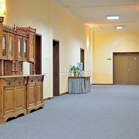 Wenderedu Business Center Panzió 3*